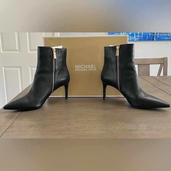 Michael Kors Alina Flex Bootie - Picture 3 of 8